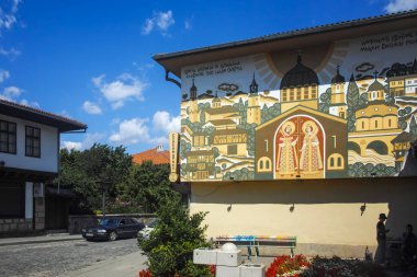ELENA, BULGARIA - 09 Temmuz 2023: Bulgaristan 'ın tarihi Elena kenti, Veliko Tarnovo Bölgesi Panoraması