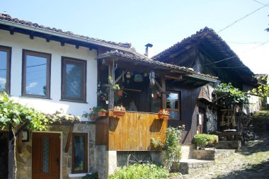 ELENA, BULGARIA - 09 Temmuz 2023: Bulgaristan 'ın tarihi Elena kenti, Veliko Tarnovo Bölgesi Panoraması
