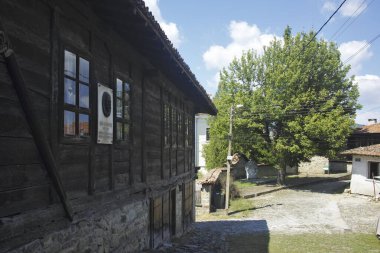 ELENA, BULGARIA - 09 Temmuz 2023: Bulgaristan 'ın tarihi Elena kenti, Veliko Tarnovo Bölgesi Panoraması