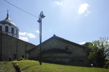 ELENA, BULGARIA - 09 Temmuz 2023: Bulgaristan 'ın tarihi Elena kenti, Veliko Tarnovo Bölgesi Panoraması