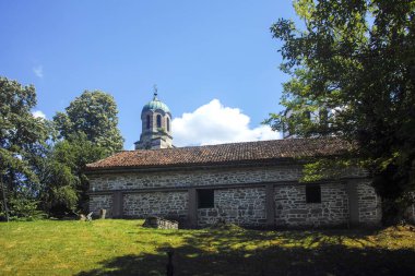 ELENA, BULGARIA - 09 Temmuz 2023: Bulgaristan 'ın tarihi Elena kenti, Veliko Tarnovo Bölgesi Panoraması