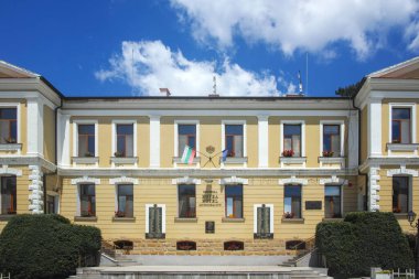 KOTEL, BULGARIA - 1 AĞUSTOS 2014: Bulgaristan 'ın Sliven Bölgesi' ndeki tarihi Kotel kentinde 19. yüzyıl binası