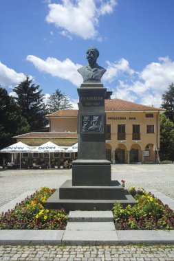 KOTEL, BULGARIA - 1 AĞUSTOS 2014: Bulgaristan 'ın Sliven Bölgesi' ndeki tarihi Kotel kentinde 19. yüzyıl binası