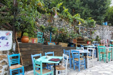 AGIOS NIKITAS, LEFKADA, GREECE - 25 AĞUSTOS 2023: Yunanistan 'ın Lefkada kentindeki Agios Nikitas köyünün yaz manzarası