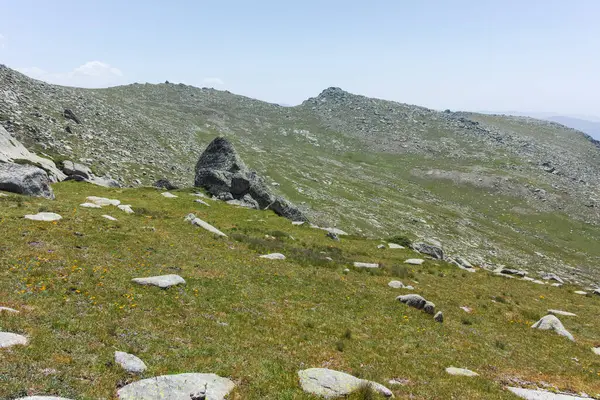 Bulgaristan 'ın Kalin zirvesi yakınlarındaki Rila Dağı' nın şaşırtıcı manzarası