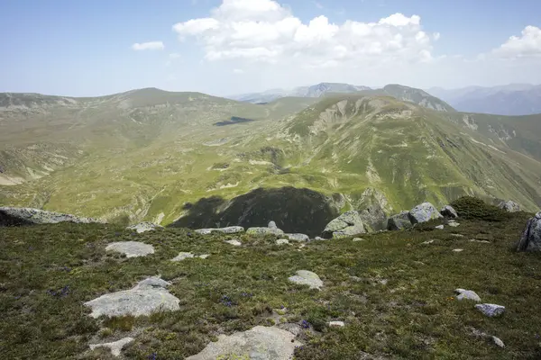Bulgaristan 'ın Kalin zirvesi yakınlarındaki Rila Dağı' nın şaşırtıcı manzarası