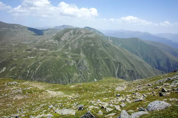 Bulgaristan 'ın Kalin zirvesi yakınlarındaki Rila Dağı' nın şaşırtıcı manzarası