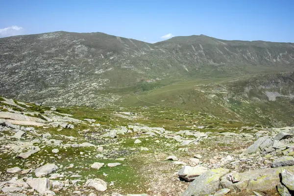 Bulgaristan 'ın Kalin zirvesi yakınlarındaki Rila Dağı' nın şaşırtıcı manzarası