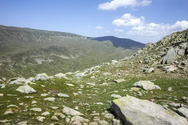 Bulgaristan 'ın Kalin zirvesi yakınlarındaki Rila Dağı' nın şaşırtıcı manzarası