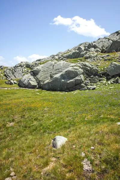 Bulgaristan 'ın Kalin zirvesi yakınlarındaki Rila Dağı' nın şaşırtıcı manzarası