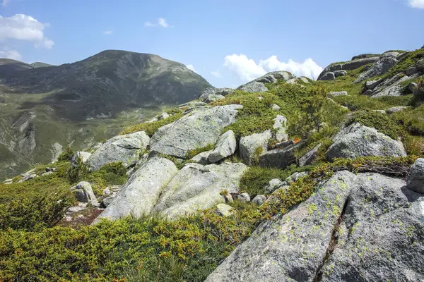 Bulgaristan 'ın Kalin zirvesi yakınlarındaki Rila Dağı' nın şaşırtıcı manzarası