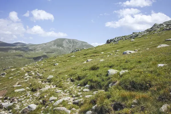 Bulgaristan 'ın Kalin zirvesi yakınlarındaki Rila Dağı' nın şaşırtıcı manzarası