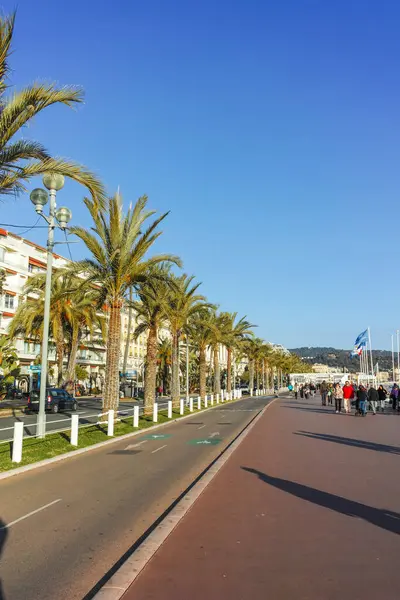 GÜZEL, FRANCE - 25 HAZİRAN 2024: Nice, Provence Alpes-Cote d 'Azur, Fransa' nın sahil caddesinin günbatımı Panoraması