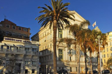 GÜZEL, FRANCE - 25 HAZİRAN 2024: Nice, Provence Alpes-Cote d 'Azur, Fransa' nın sahil caddesinin günbatımı Panoraması