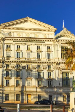 GÜZEL, FRANCE - 25 HAZİRAN 2024: Nice, Provence Alpes-Cote d 'Azur, Fransa' nın sahil caddesinin günbatımı Panoraması