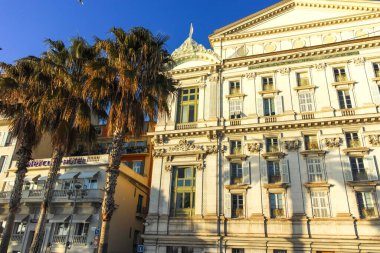 GÜZEL, FRANCE - 25 HAZİRAN 2024: Nice, Provence Alpes-Cote d 'Azur, Fransa' nın sahil caddesinin günbatımı Panoraması