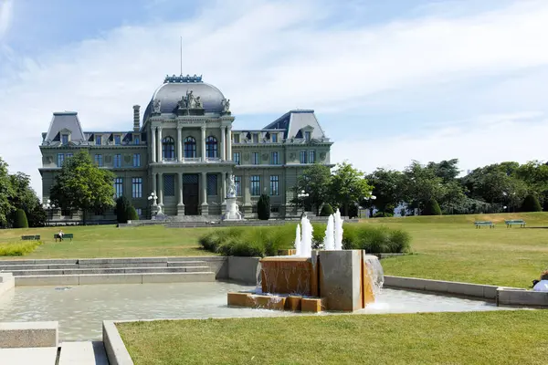 LAUSANNE, SWitzERLAND - 18 Haziran 2023: Tipik Lozan şehri, Vaud Kantonu, İsviçre