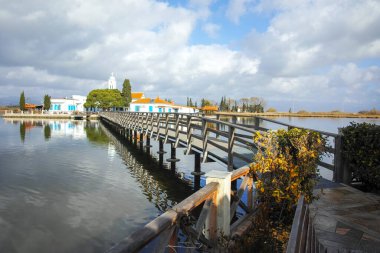 PORTO LAGOS, GREECE - 26 Aralık 2017: Porto Lagos, Doğu Makedonya ve Trakya 'daki iki adada yer alan Aziz Nicholas Manastırı, Yunanistan