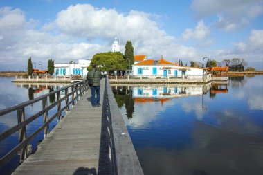 PORTO LAGOS, GREECE - 26 Aralık 2017: Porto Lagos, Doğu Makedonya ve Trakya 'daki iki adada yer alan Aziz Nicholas Manastırı, Yunanistan