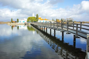PORTO LAGOS, GREECE - 26 Aralık 2017: Porto Lagos, Doğu Makedonya ve Trakya 'daki iki adada yer alan Aziz Nicholas Manastırı, Yunanistan