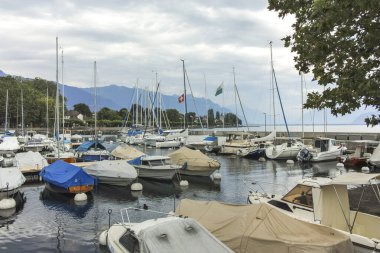 VEVEY, SWitzERLAND - 19 Haziran 2023 Vevey kasabasından Cenevre Gölü, Vaud Kantonu, İsviçre