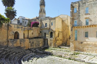 LECCE, İtalya - 12 Mayıs 2024: İtalya 'nın Apulia Bölgesi' ndeki Eski Lecce kasabasının muhteşem manzarası