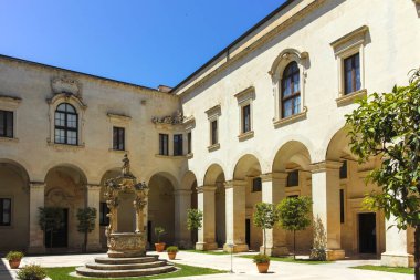 İtalya 'nın Apulia Bölgesi' ndeki Eski Lecce kasabasının muhteşem manzarası.