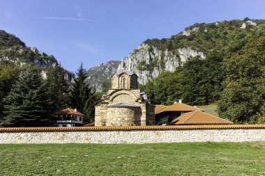 Sırbistan 'ın St. John İlahiyatçısı Ortaçağ Poganovo Manastırı' nın şaşırtıcı manzarası