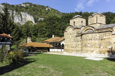 Sırbistan 'ın St. John İlahiyatçısı Ortaçağ Poganovo Manastırı' nın şaşırtıcı manzarası