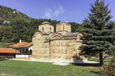 Sırbistan 'ın St. John İlahiyatçısı Ortaçağ Poganovo Manastırı' nın şaşırtıcı manzarası