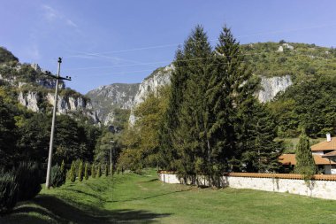 Sırbistan 'ın St. John İlahiyatçısı Ortaçağ Poganovo Manastırı' nın şaşırtıcı manzarası