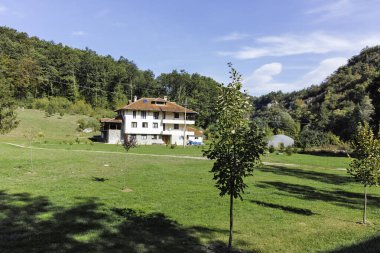 Sırbistan 'ın St. John İlahiyatçısı Ortaçağ Poganovo Manastırı' nın şaşırtıcı manzarası