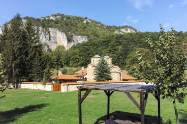 Sırbistan 'ın St. John İlahiyatçısı Ortaçağ Poganovo Manastırı' nın şaşırtıcı manzarası