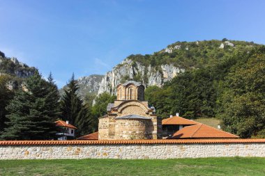 Sırbistan 'ın St. John İlahiyatçısı Ortaçağ Poganovo Manastırı' nın şaşırtıcı manzarası