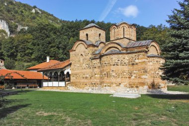 Sırbistan 'ın St. John İlahiyatçısı Ortaçağ Poganovo Manastırı' nın şaşırtıcı manzarası