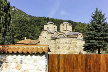 Sırbistan 'ın St. John İlahiyatçısı Ortaçağ Poganovo Manastırı' nın şaşırtıcı manzarası