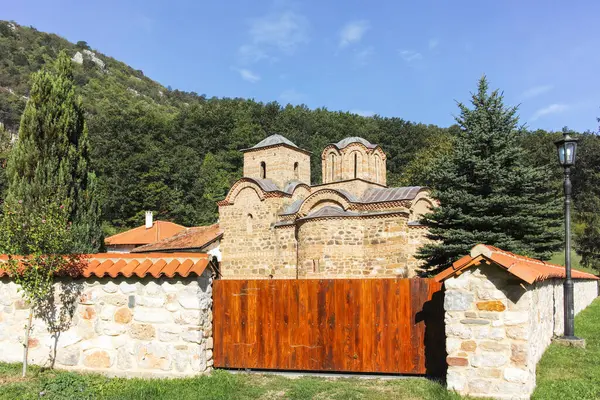 Sırbistan 'ın St. John İlahiyatçısı Ortaçağ Poganovo Manastırı' nın şaşırtıcı manzarası