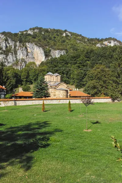 Sırbistan 'ın St. John İlahiyatçısı Ortaçağ Poganovo Manastırı' nın şaşırtıcı manzarası