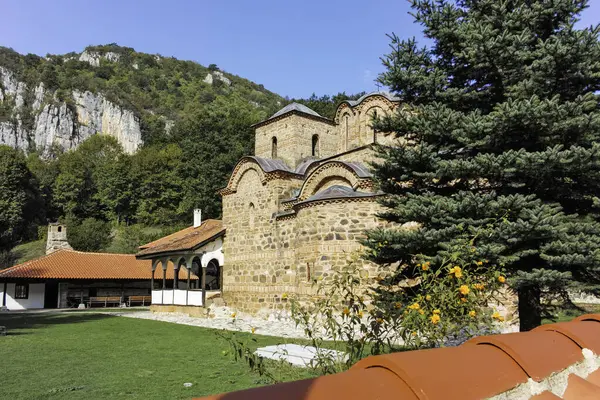 Sırbistan 'ın St. John İlahiyatçısı Ortaçağ Poganovo Manastırı' nın şaşırtıcı manzarası