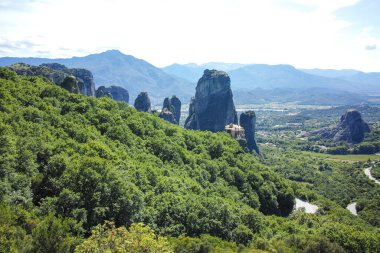 Meteora Manastırları, Teselya, Yunanistan 'ın Bahar Panoramik Manastırı