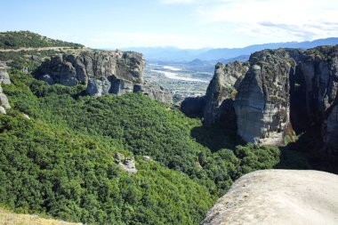 Meteora Manastırları, Teselya, Yunanistan 'ın Bahar Panoramik Manastırı