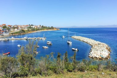 Nea Fokea, Chalkidiki, Orta Makedonya ve Yunanistan yakınlarındaki Kassandra kıyı şeridinin inanılmaz manzarası