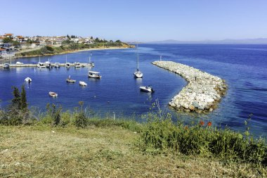 Nea Fokea, Chalkidiki, Orta Makedonya ve Yunanistan yakınlarındaki Kassandra kıyı şeridinin inanılmaz manzarası