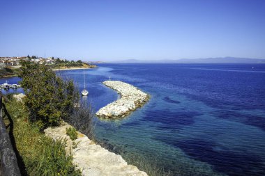 Nea Fokea, Chalkidiki, Orta Makedonya ve Yunanistan yakınlarındaki Kassandra kıyı şeridinin inanılmaz manzarası