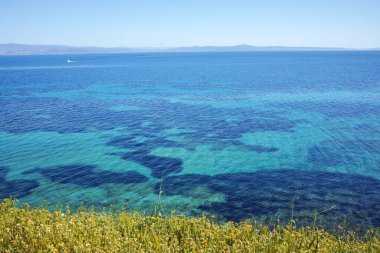 Nea Fokea, Chalkidiki, Orta Makedonya ve Yunanistan yakınlarındaki Kassandra kıyı şeridinin inanılmaz manzarası