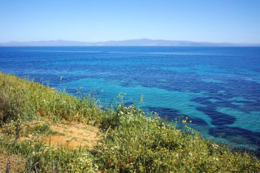 Nea Fokea, Chalkidiki, Orta Makedonya ve Yunanistan yakınlarındaki Kassandra kıyı şeridinin inanılmaz manzarası