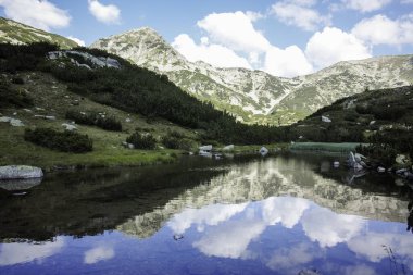 Bulgaristan 'ın Banderitsa Bölgesi yakınlarındaki Pirin Dağı' nın Şaşırtıcı Manzarası