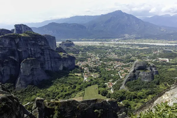 Meteora Manastırları, Teselya, Yunanistan 'ın Bahar Panoramik Manastırı
