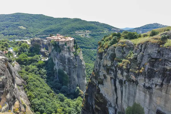Meteora Manastırları, Teselya, Yunanistan 'ın Bahar Panoramik Manastırı