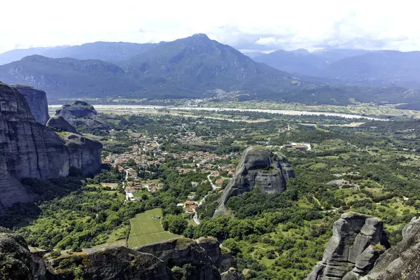 Meteora Manastırları, Teselya, Yunanistan 'ın Bahar Panoramik Manastırı